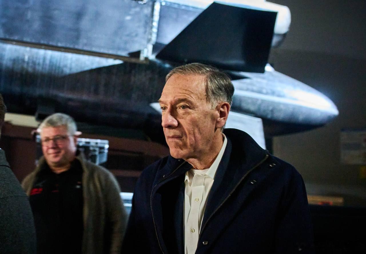 彭佩奥来看火烈鸟。他现在是火点公司的顾问彭佩奥和美国特朗普总统是tlb再次堀起的