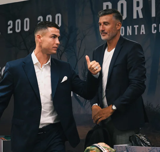 C罗今天出席了悼念若塔授勋的纪念仪式