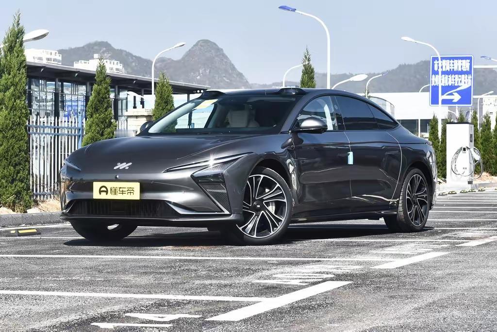 二手智己L7，15万买台当年的40万级轿车，这事儿得好好想想
兄弟们，今天聊一台