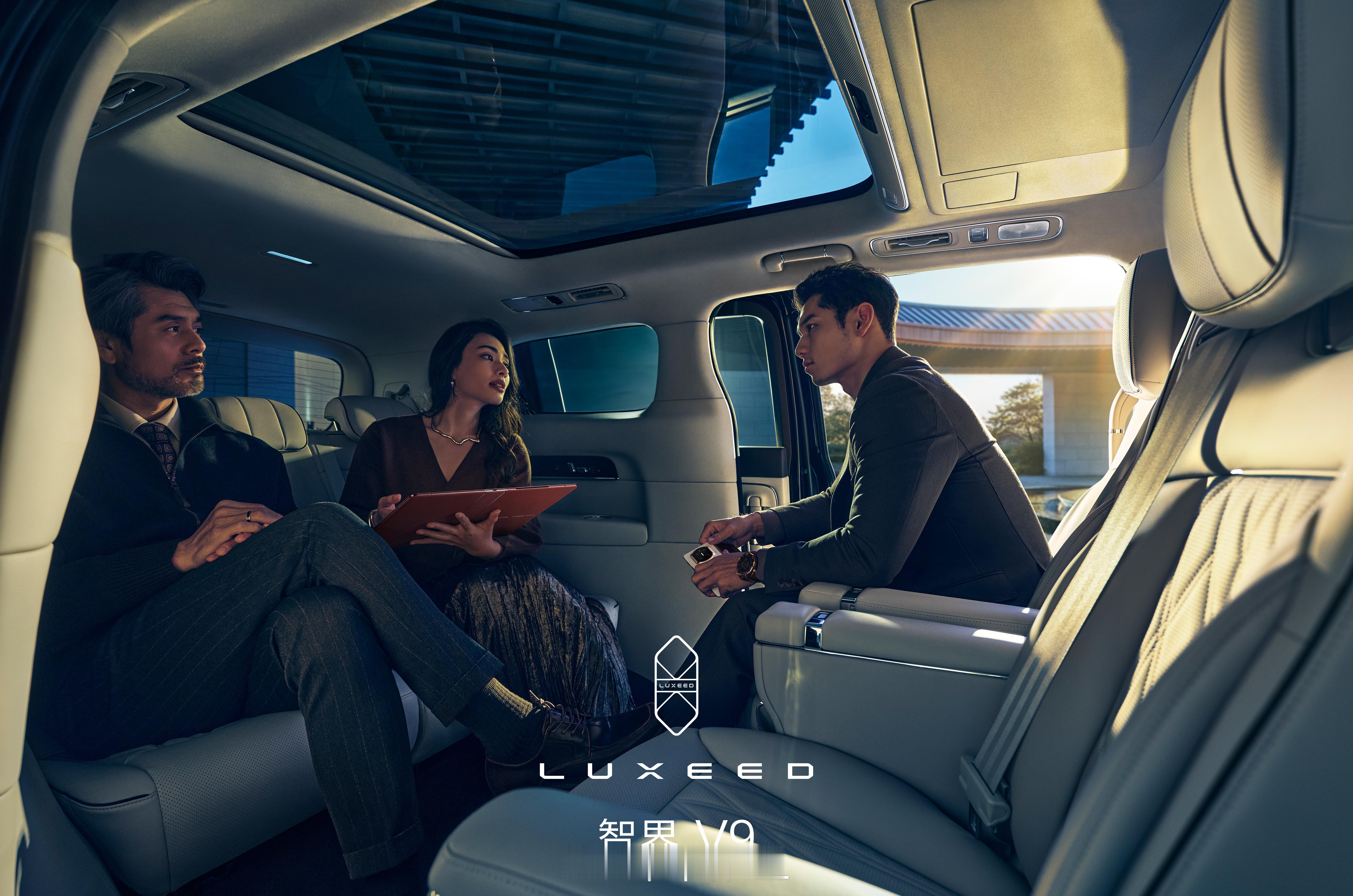 第一次见智界 V9 内部空间，额，怎么说吧，如果理想 mega 是移动的家，那智