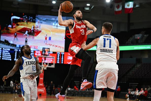 孟菲斯灰熊宣布与前锋泰勒·伯顿签下一份为期10天的短合同。
伯顿身高2米01、体