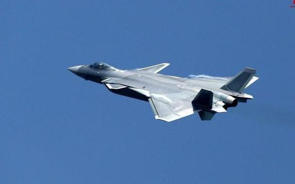 俄媒炸了：中国空军接收世界上第一架第五代双座战斗机！

中国将再次引领世界空军变