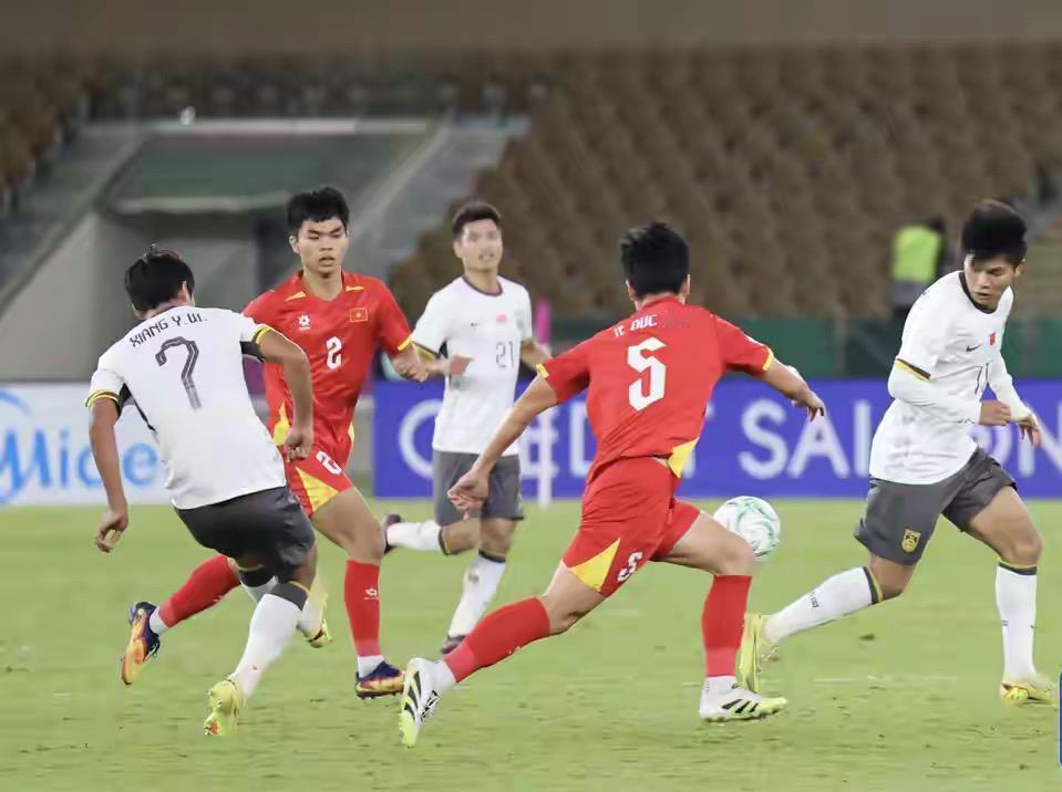 真爷们！昨晚对阵越南，U23国足小伙子们让人热血沸腾，赛前有“四个”没想到！
