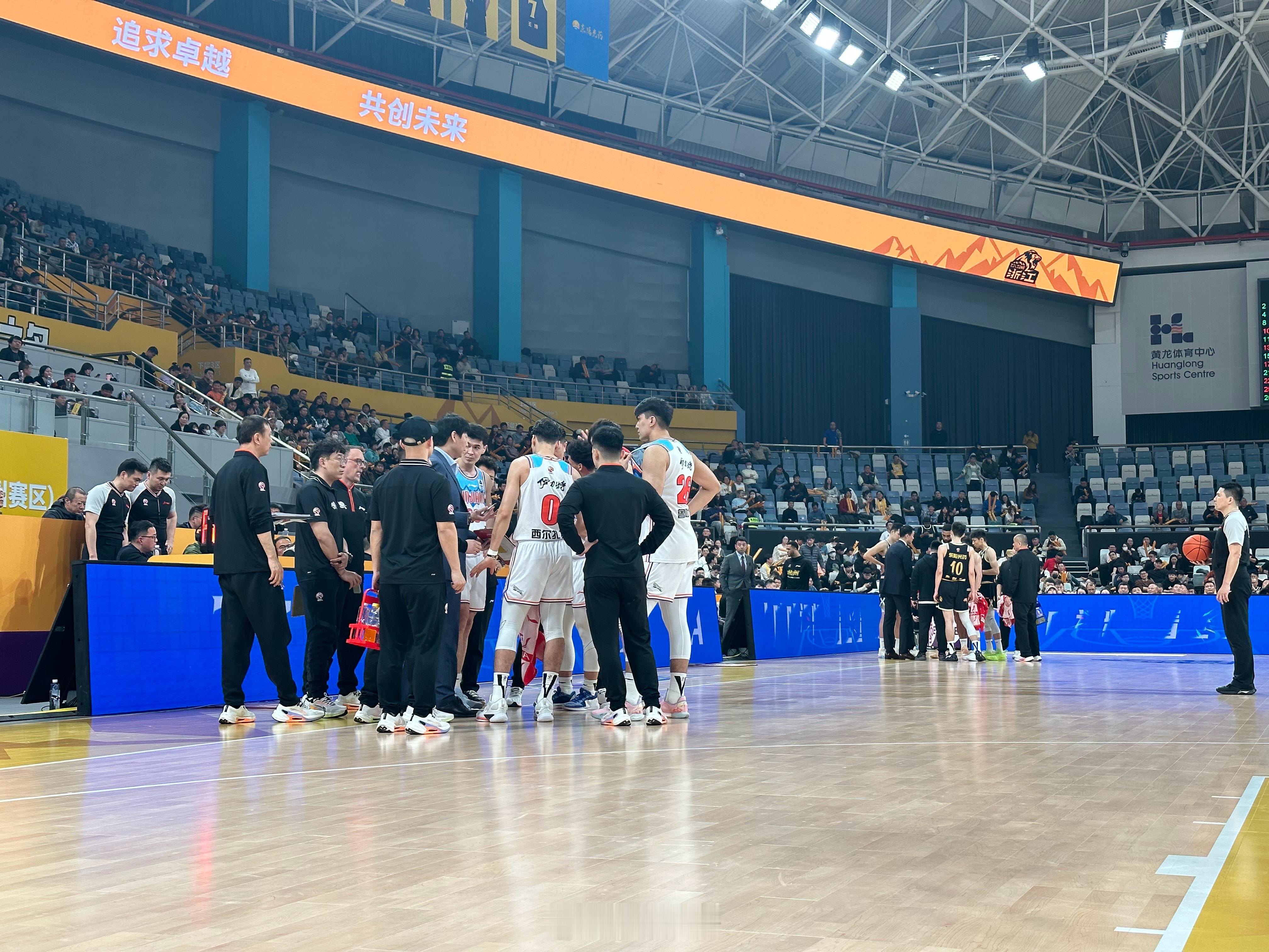 啊这.....？#cba炫时刻##新疆男篮##小卢篮球世界# ​​​