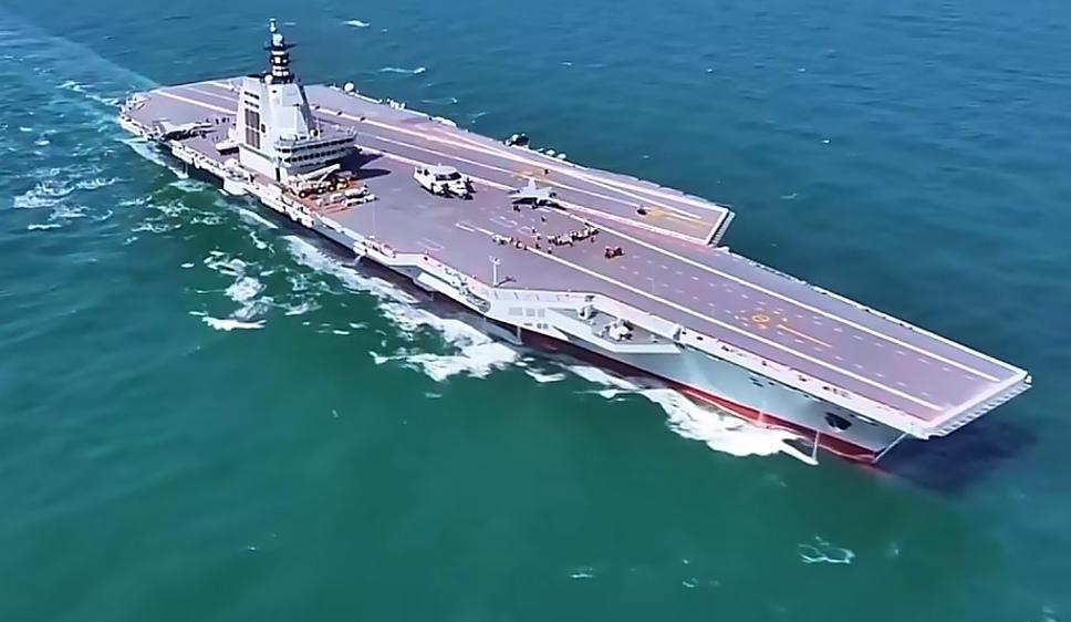 过去的美国就是传奇，十一艘航母独孤求败。
现在的中国正书写新的传奇，福建舰方驰骋