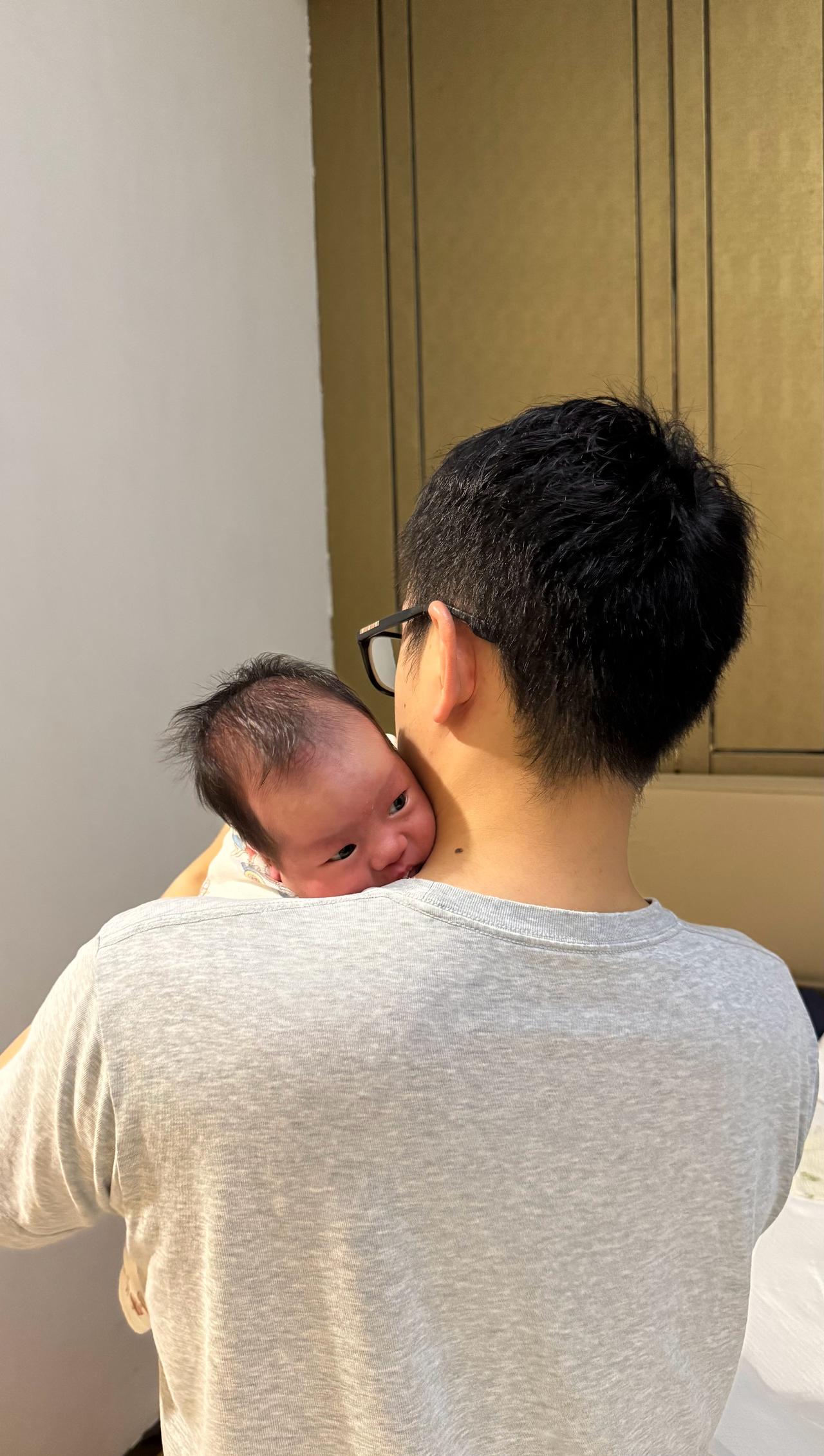 她好小一只啊 ​​​