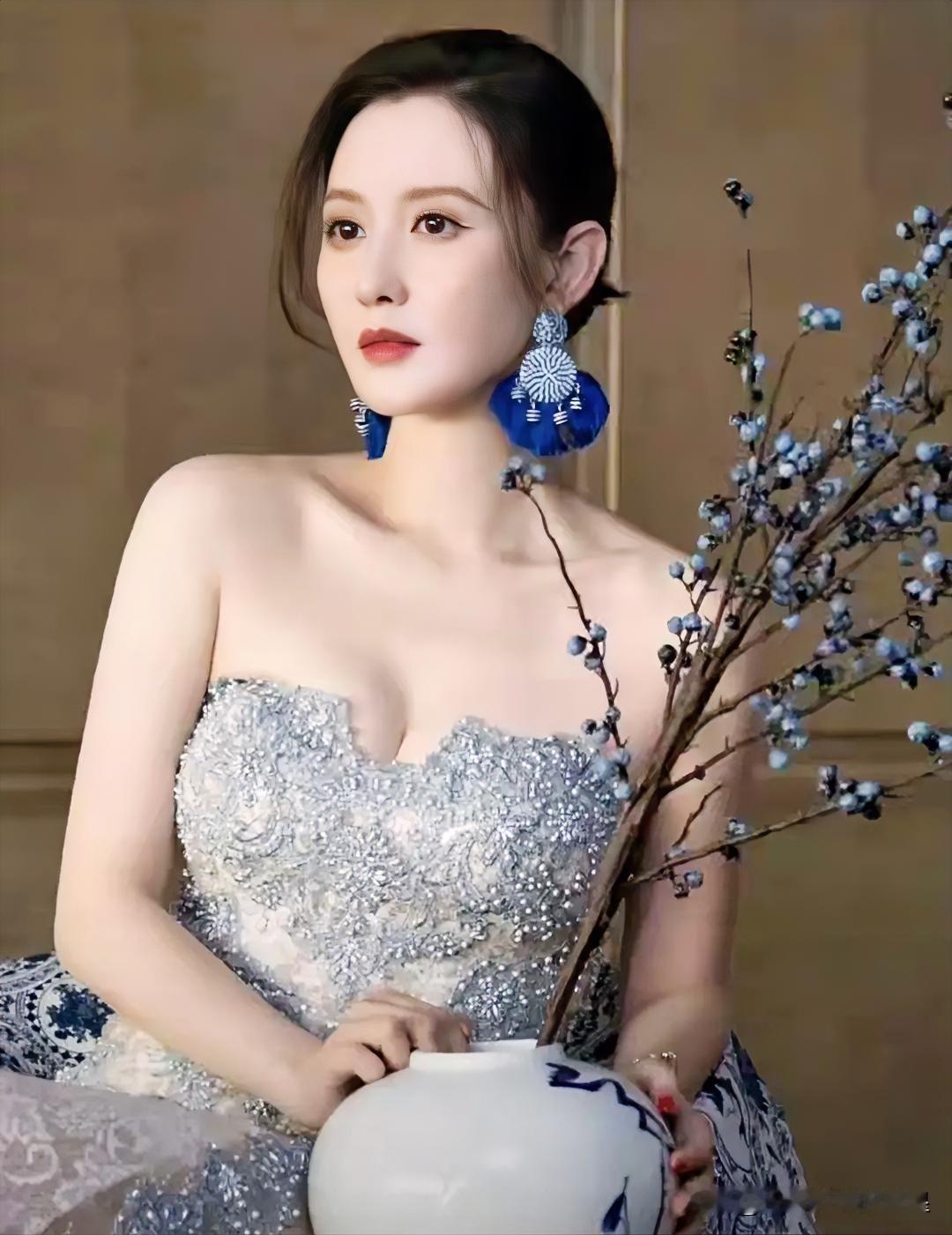 张萌这状态也太绝了吧，说是“不老女神”真不夸张！

皮肤紧致，身材管理满分，一颦