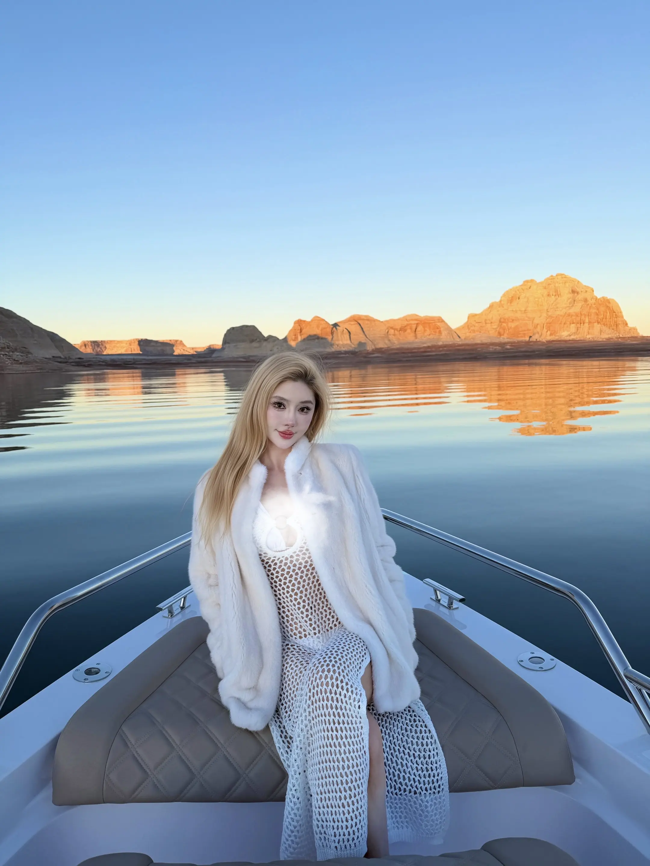 夕阳下的鲍威尔湖