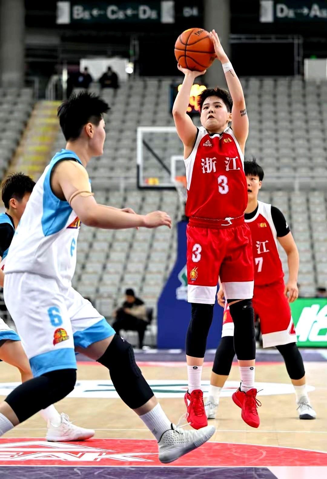 官方这一嗓子喊出来，直接把我看乐了：一共才注册了19个外援？这账怎么算都不对劲啊