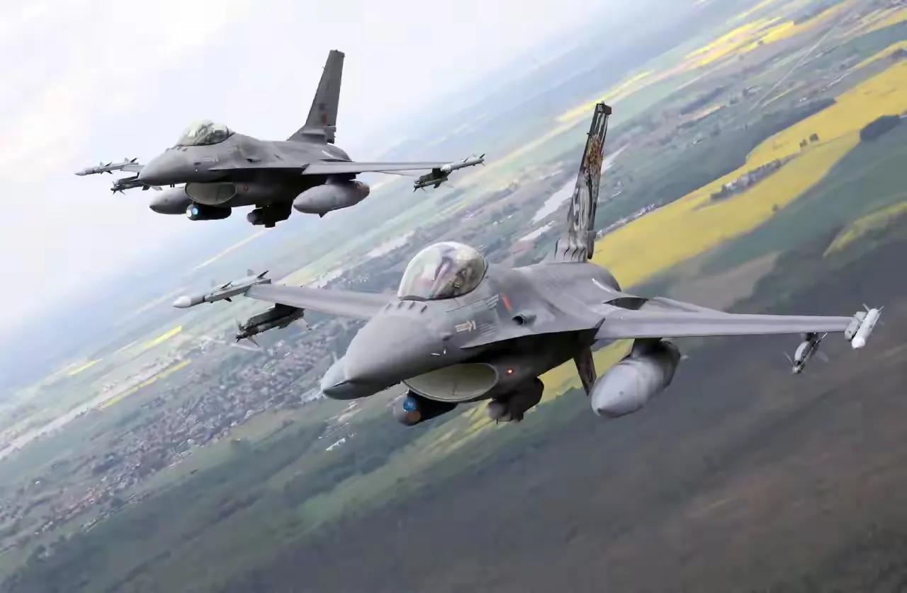 多国领导人证实，F16正在交付中，今年夏天将会飞翔在乌克兰的上空。那么F16和s