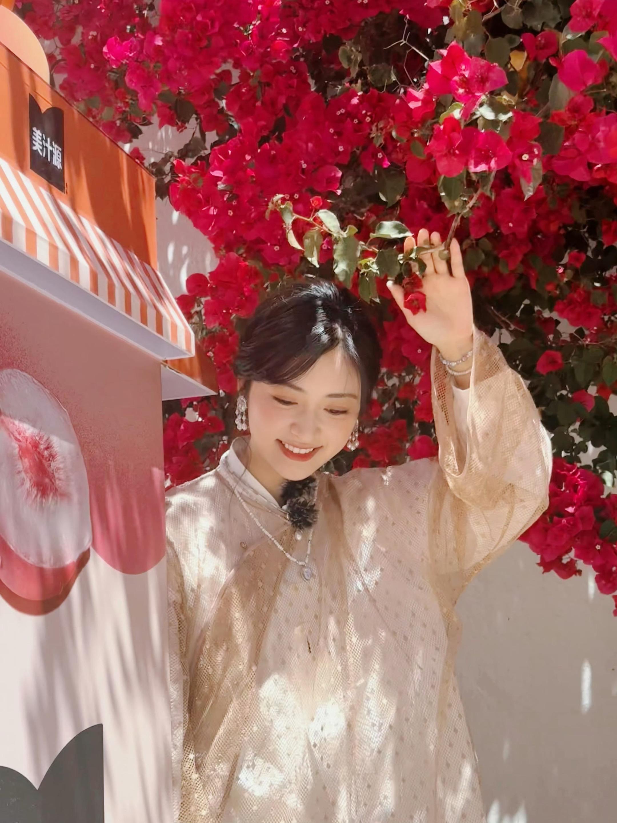 你仅仅是沈月就好！