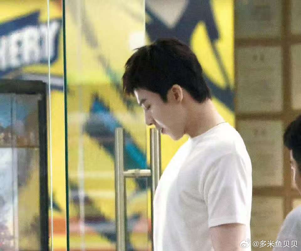 刘宇宁满36减18他怎么越来越年轻，越来越帅啦，红气养人呀 