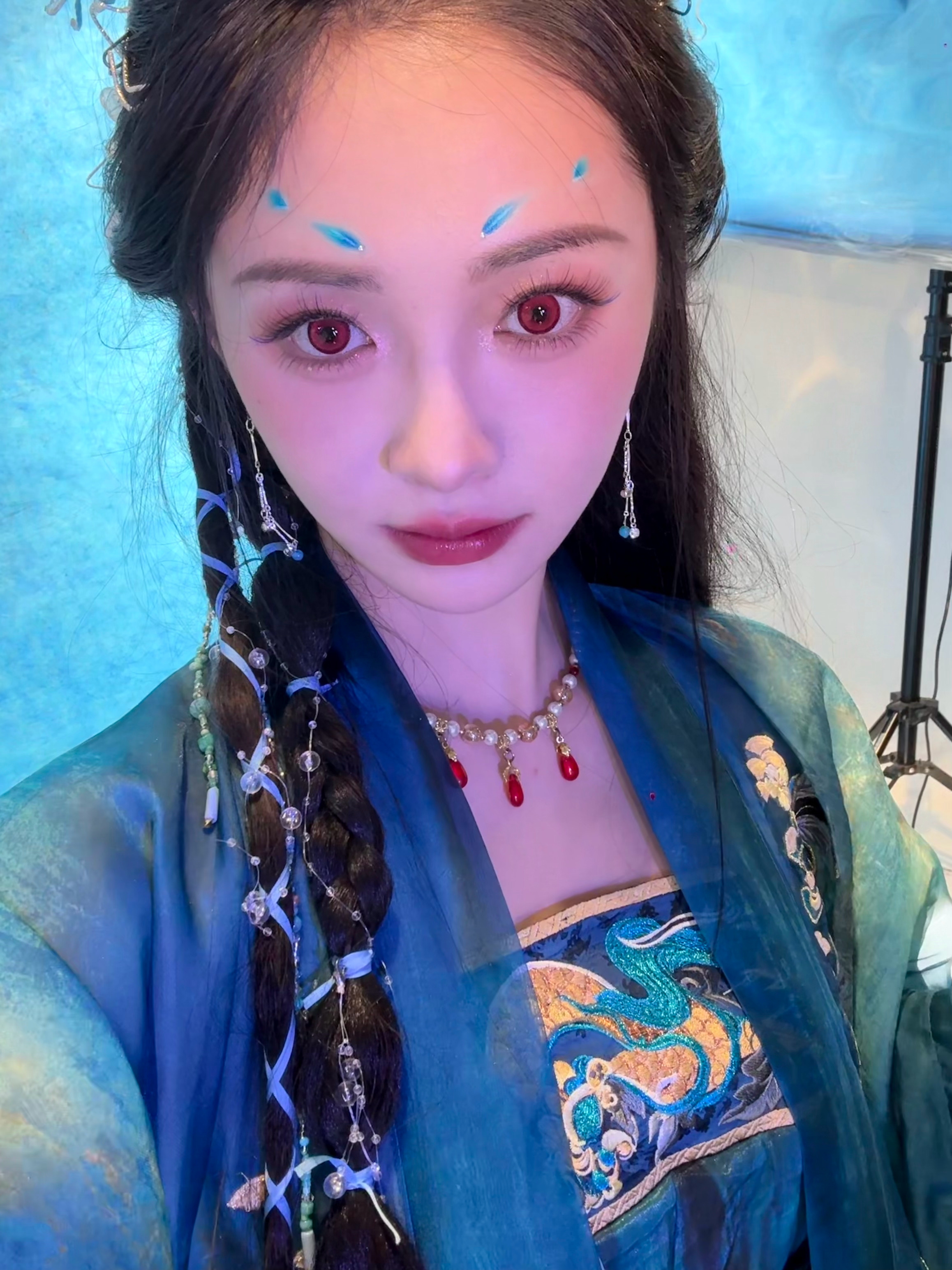 周洁琼[超话]  蓝眼红眼我都爱，咋办，这个翠玉鸣鸾太萌！ ​​​