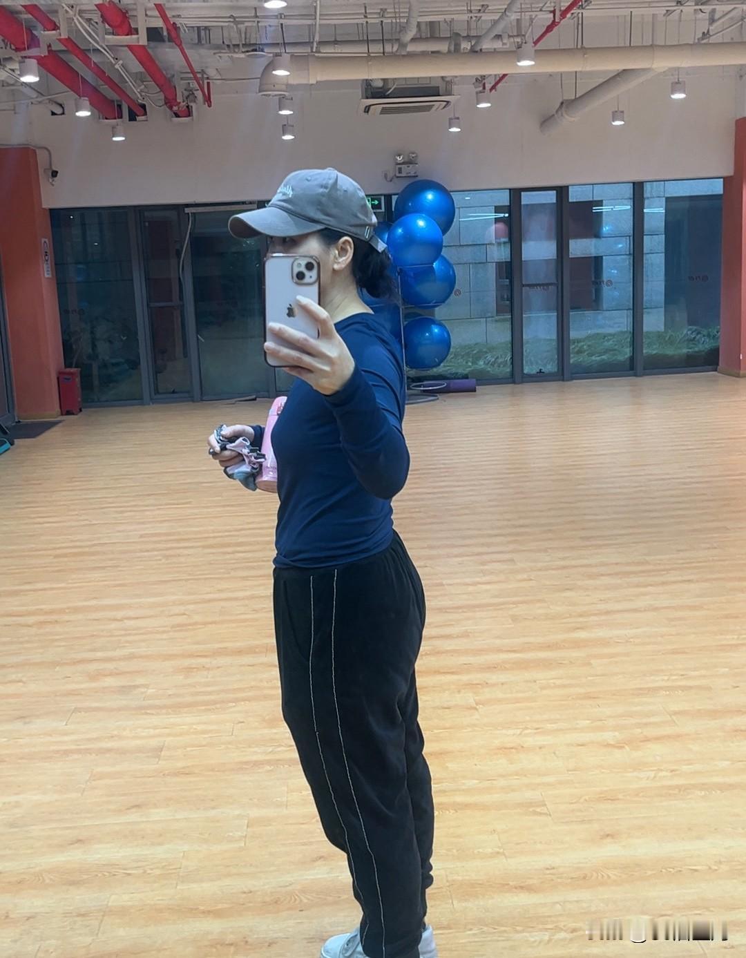 今天3月17日，星期二，下雨。运动约90分钟。

户外去不了了，就按计划来了健身