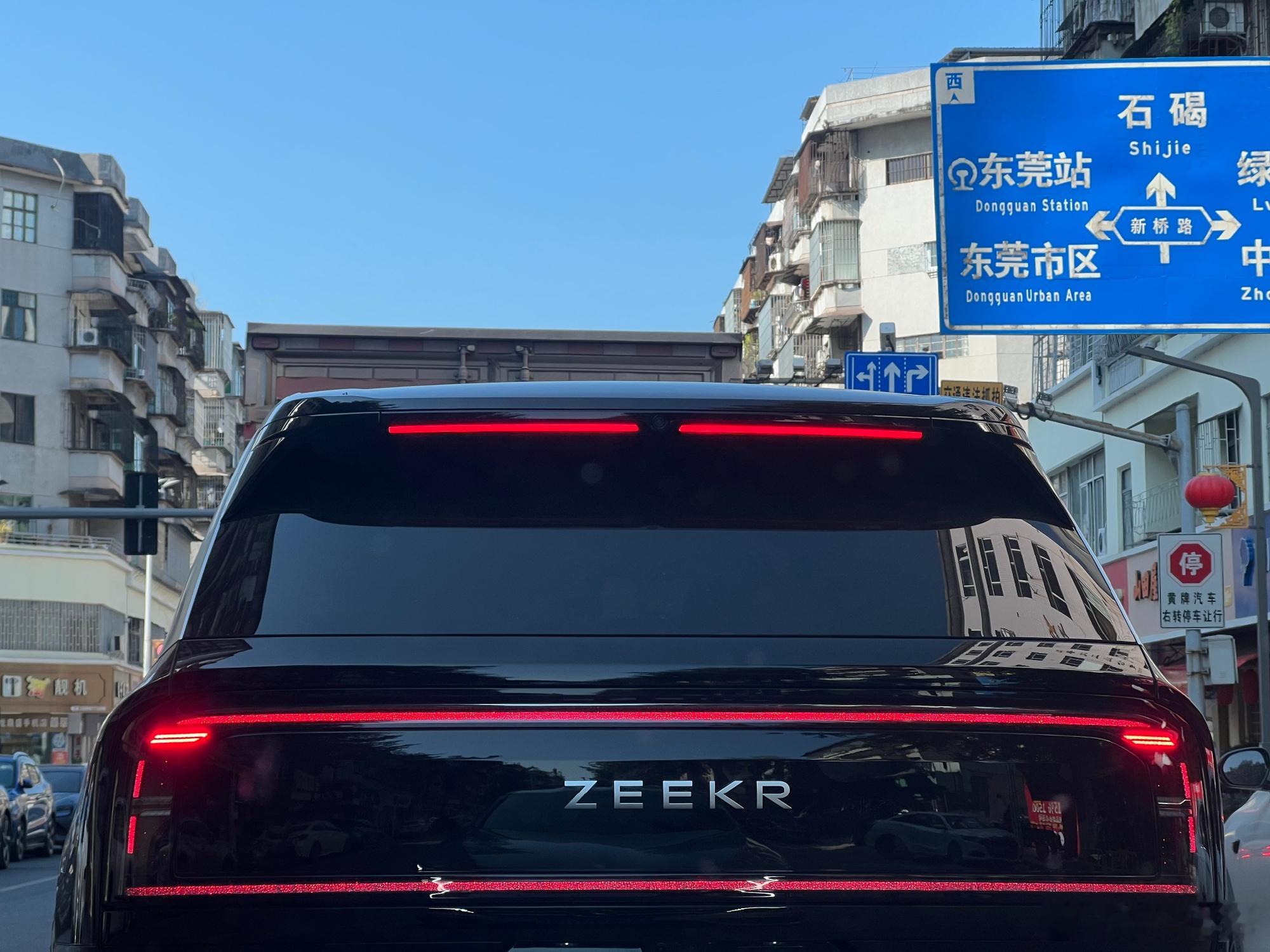 极氪9X，这个车尾灯真好看。大V聊车