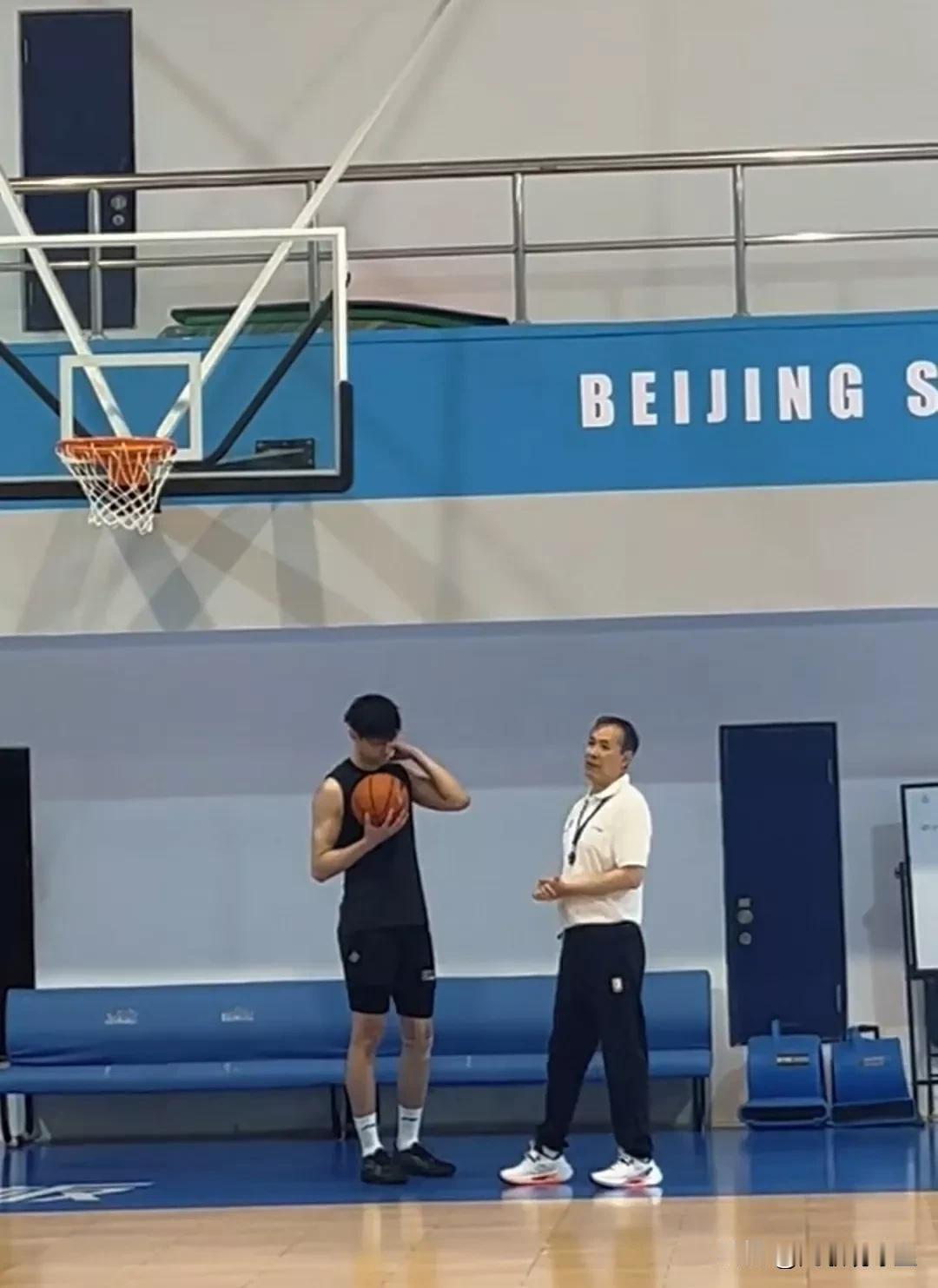 麻烦了！曾凡博又伤了，北京首钢管理层要头疼了，还没有打出来成绩来，伤病就没停过，