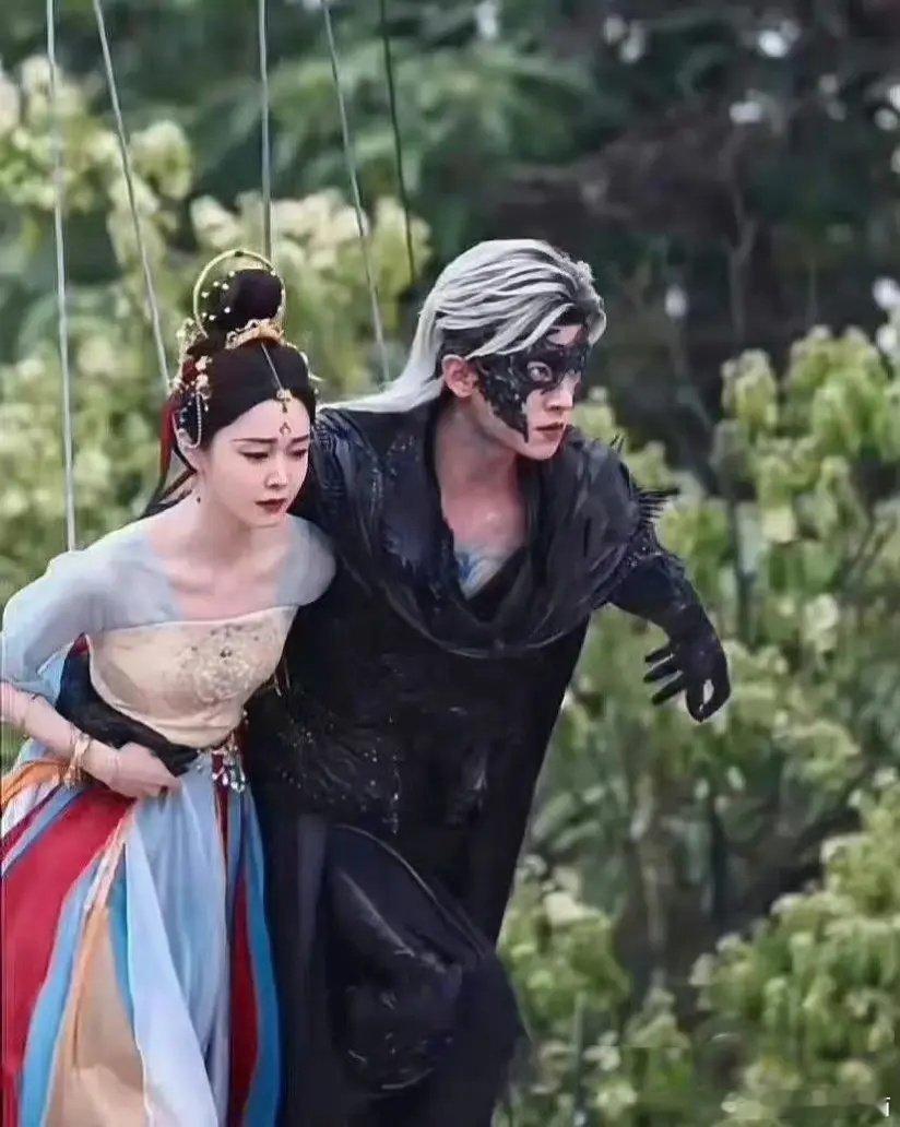 请用一句话锐评此图 ​​​