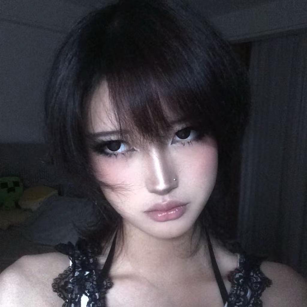 眼白还是太少了。欧美 egirl 古早