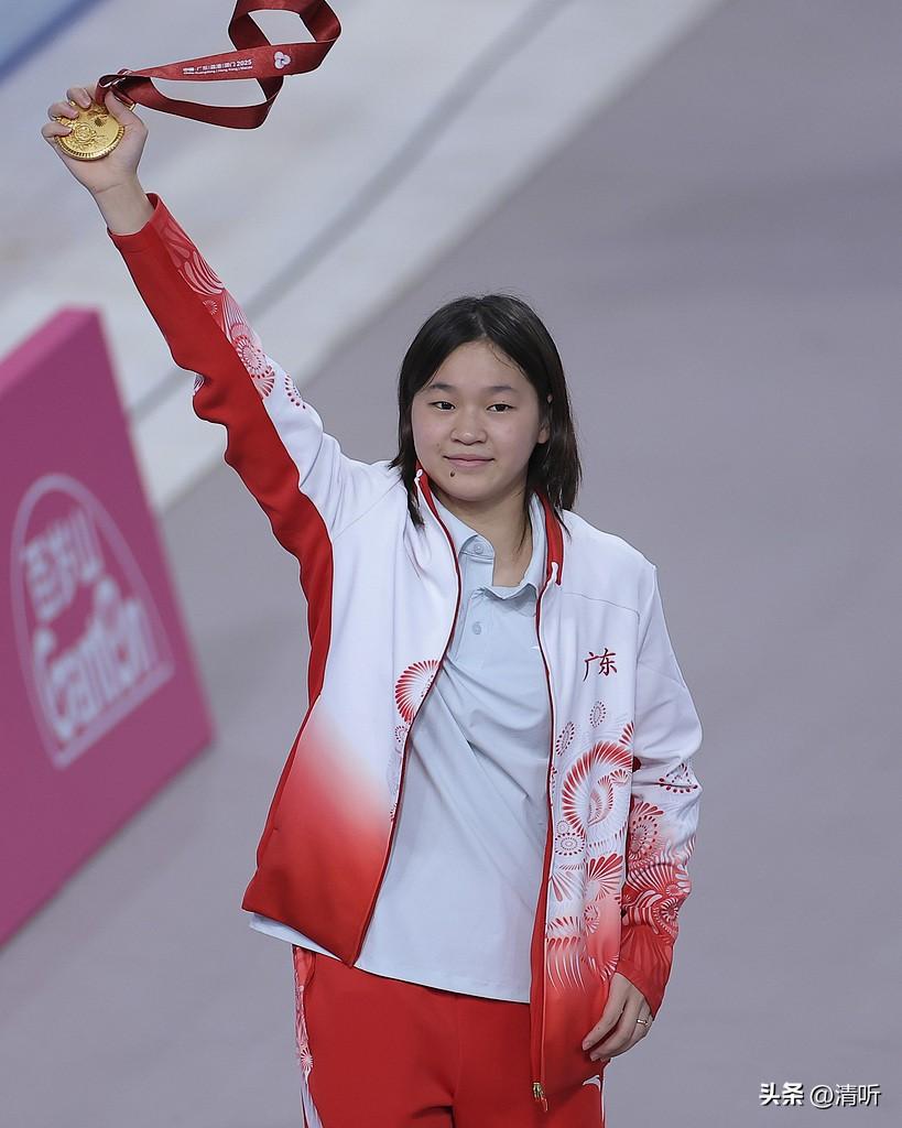 全红婵上海真挚发言：以跳水悟人生，质朴话语打动全场
 
全红婵在上海的公开发言，