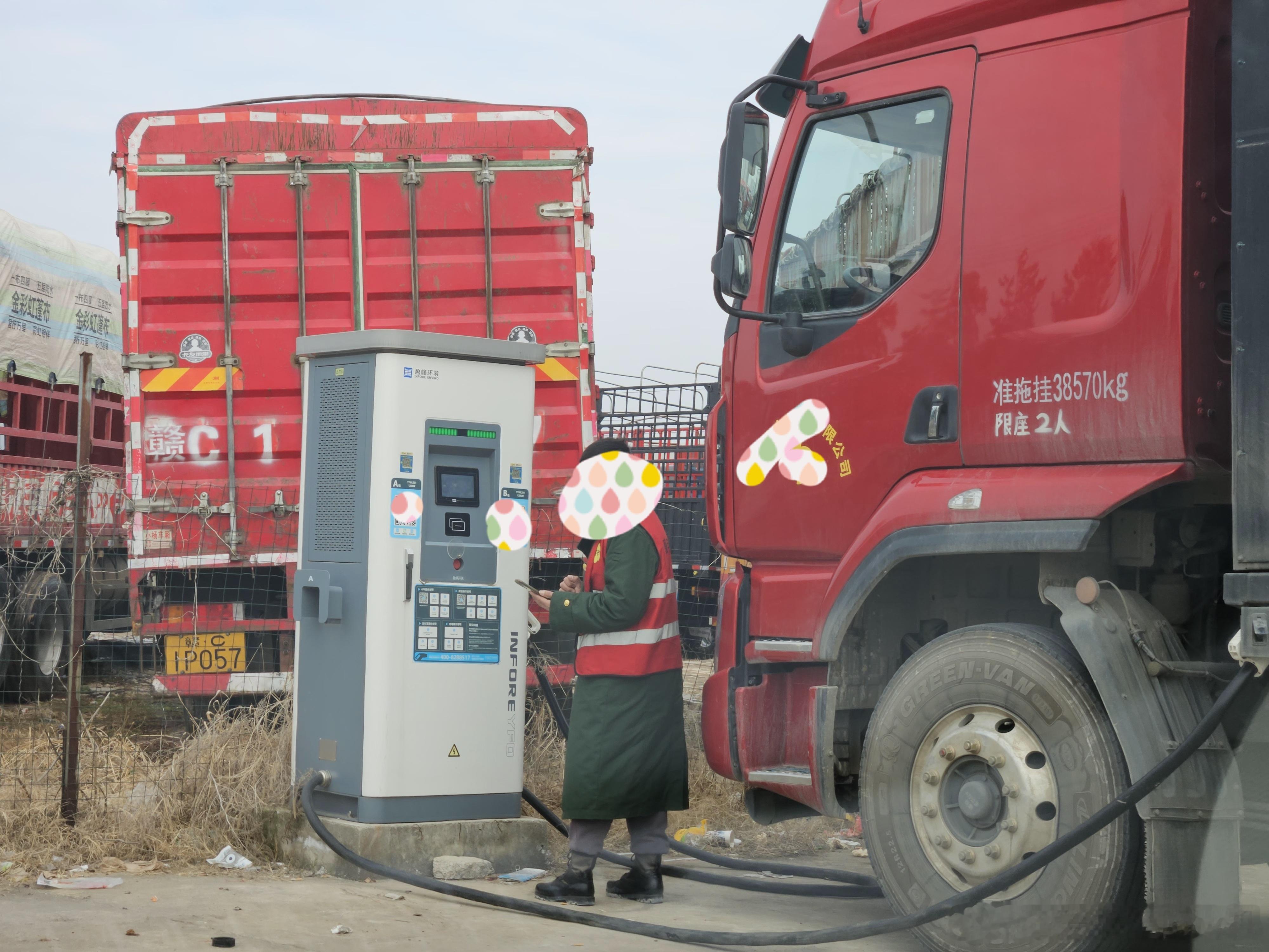 新能源百吨王。钻空子的皮带自卸挂车，超大方量，车头加挂车价格过百万，拼命超载当压