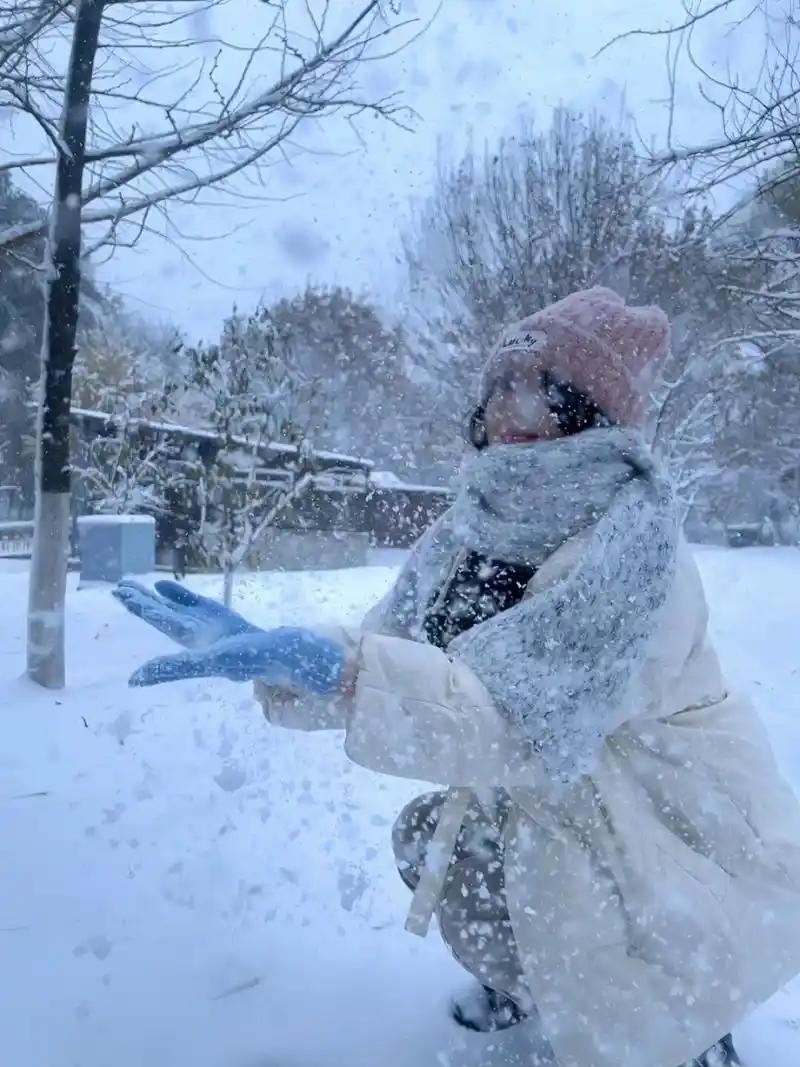 为什么北方人敬而远之的下雪天，在南方人看来会觉得特别浪漫。
 
直接说答案，因为