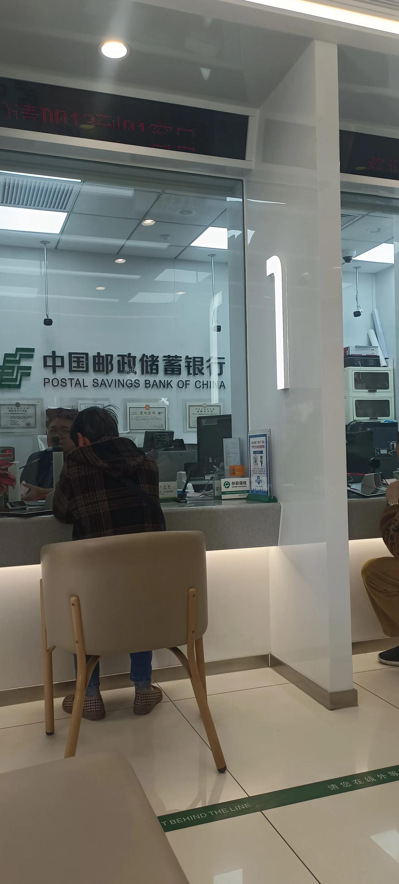 总算坐下来歇歇脚了，今天搞的我眼泪都出来了，本来休息是高兴的心情，准备到成山路中