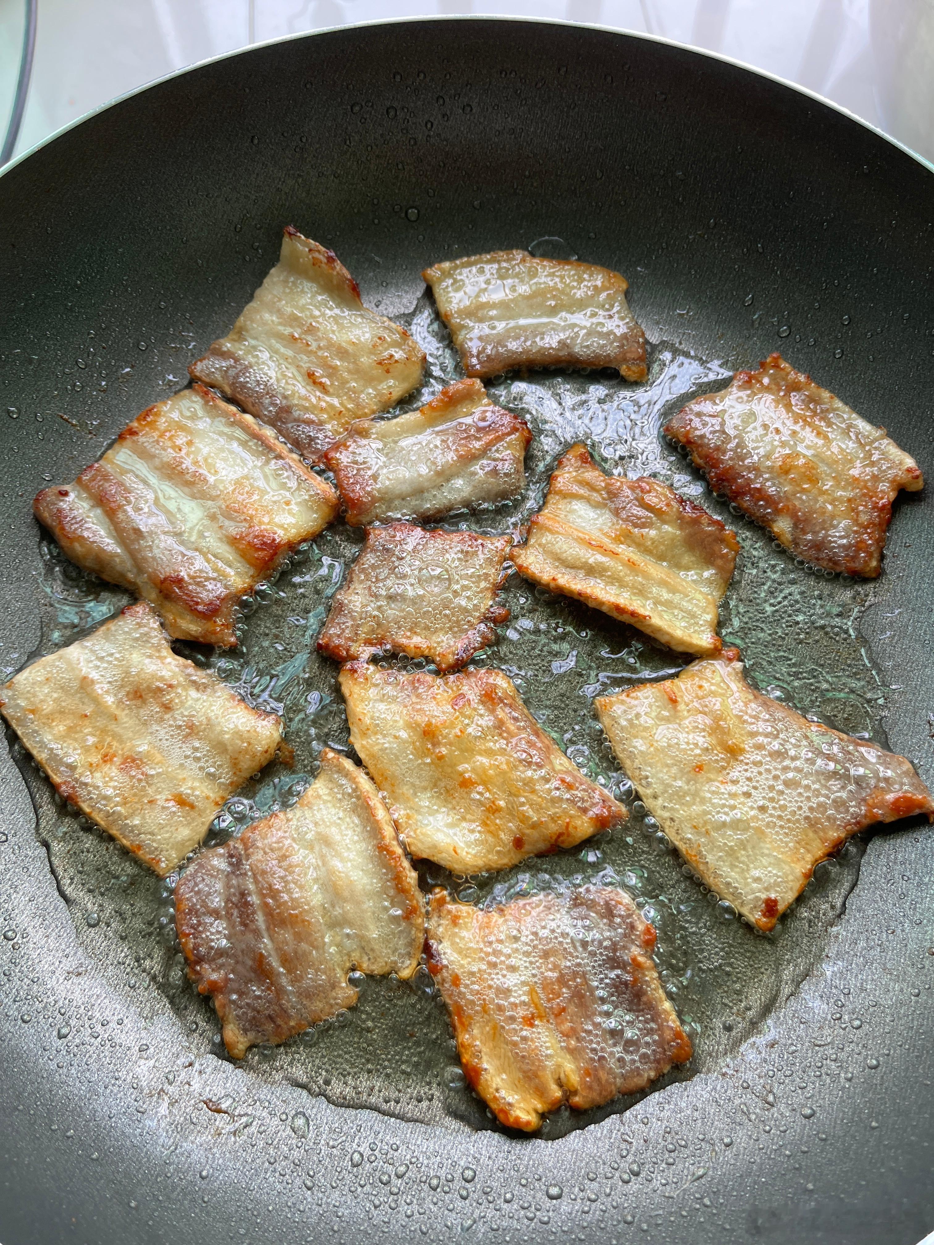 看我煎的五花肉，配辣椒面超好吃[色][色]井柏然angelababy靠肩合照 ​