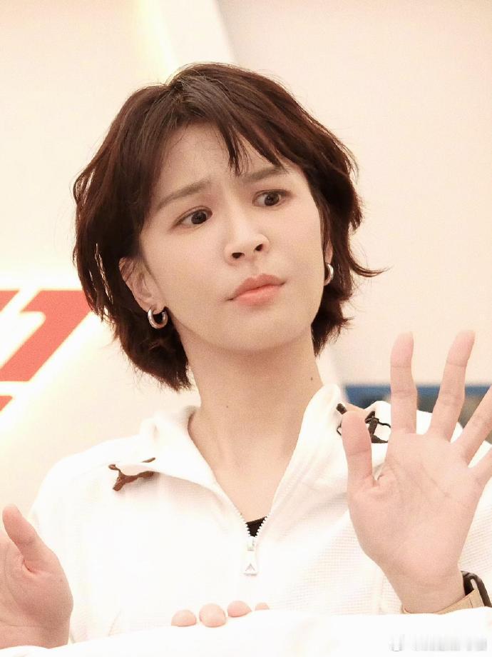 曾沛慈是内娱少有的零差评姐姐吧！！原来看剧的时候就觉得她性格超好，完全就是本色出