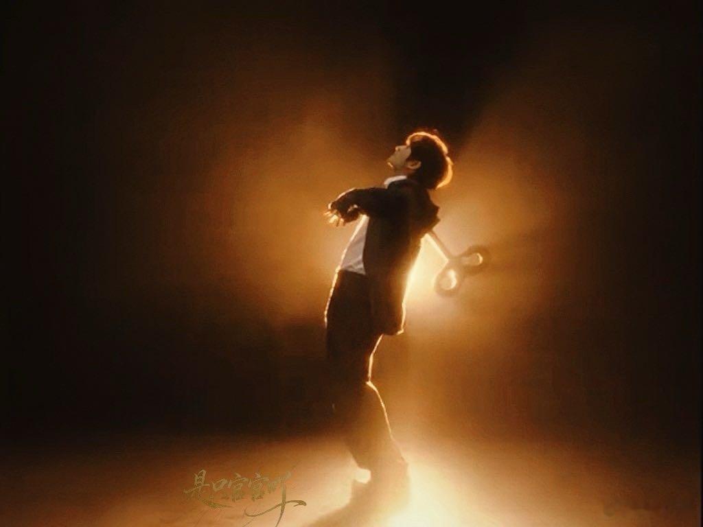 张远bird这次真飞起来了 谁被先导片里吊威亚的远子戳到了！“笼子在寻找一只鸟”