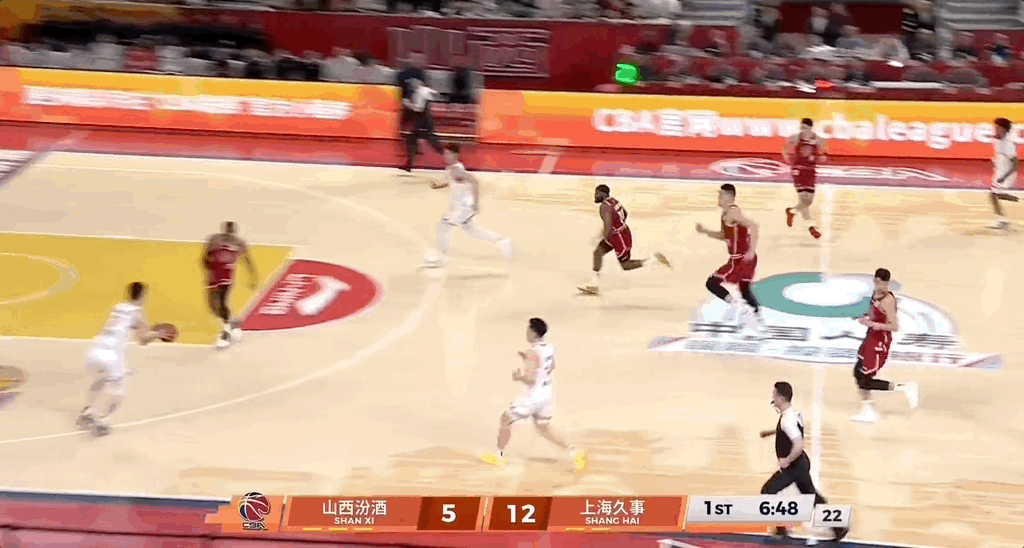 Ben今天手感火热，半节就命中4记三分，个人狂砍12分！！！！！山西男篮vs上海