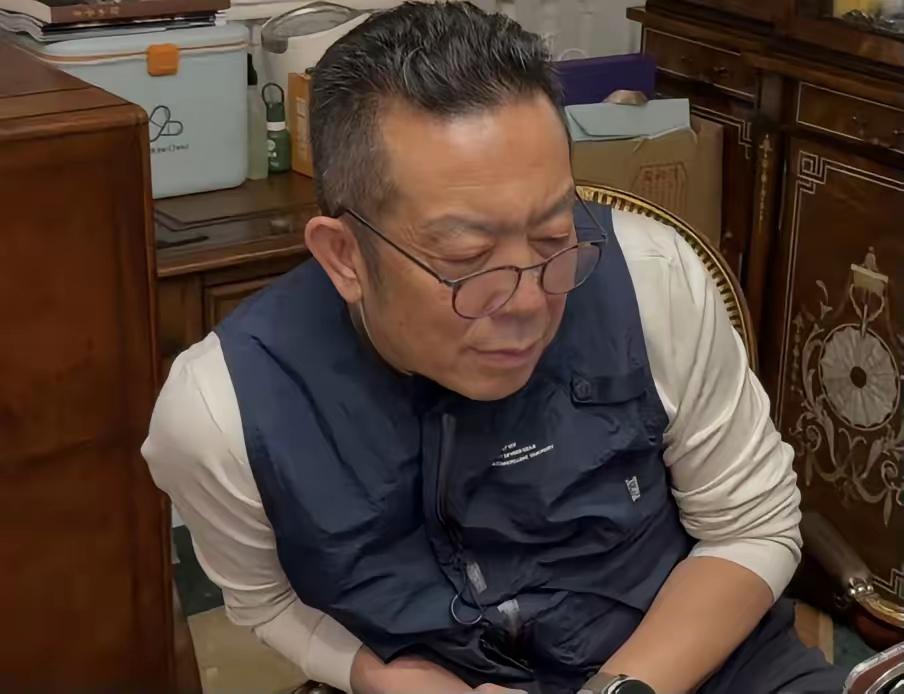 ​西贝贾老板
给全中国餐饮老板提了个醒：
你可以卖预制菜，价格也可以卖得贵，但千