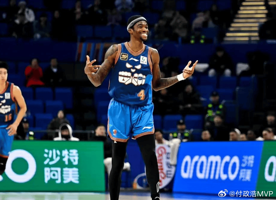 萨姆纳优先续约权交易至广东宏远  交易终于正式官宣，堪称多赢。四川男篮靠这笔交易