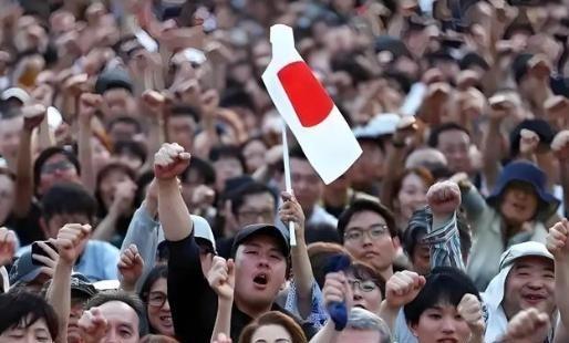 日本这个国家，对黑人严防死守，对欧美白人爱搭不理，但是对待黄种人，特别是中国人、
