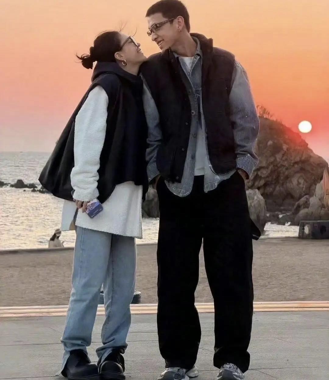 你们有没有一种感觉，

车澈说和李嘉格离婚不后悔，

这话很可能是假的，也许他只