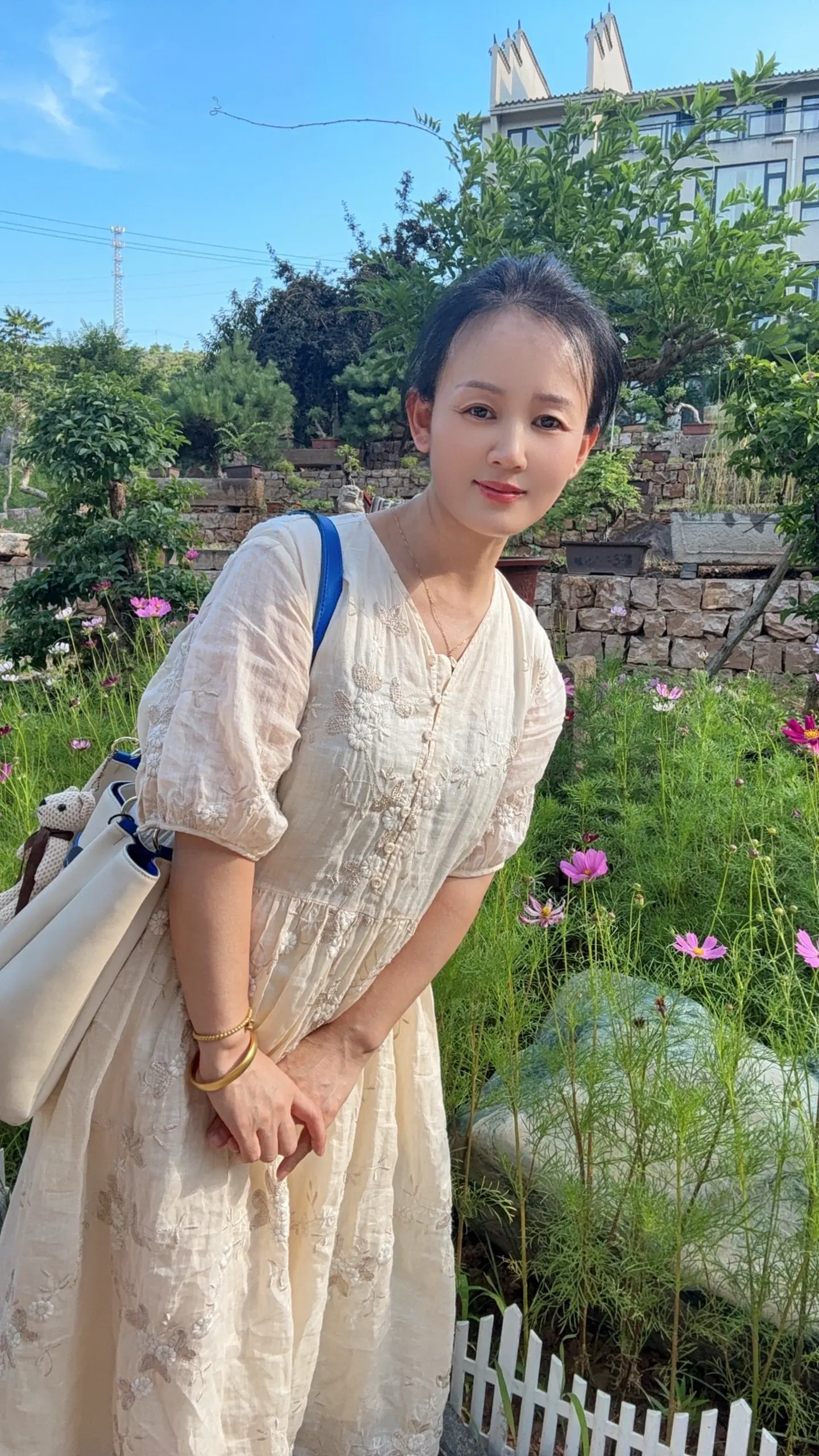 我该如何写我呢？写我懒惰，却忙碌一生，写我勤快却一事无成，写我心事重重...