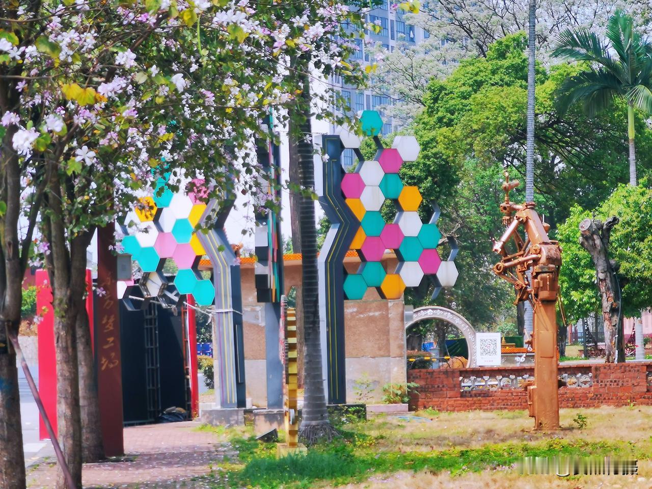 晒图大赛今日路过柳空文创园，进去逛了一圈，拍照还是很美的，可惜里面很多地方都在施