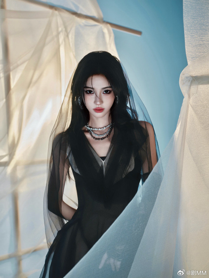 鞠婧祎黑纱造型鞠婧祎这个黑纱造型不要太美了，我嘞个美神降临。鞠婧祎暗黑薄纱造型