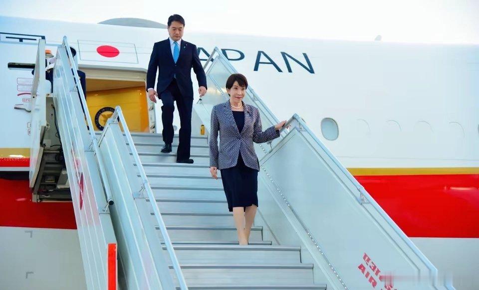 降级接待，日本很失望。当地时间7月1日，印度终于把日本盼来了。高市早苗抵达新德里