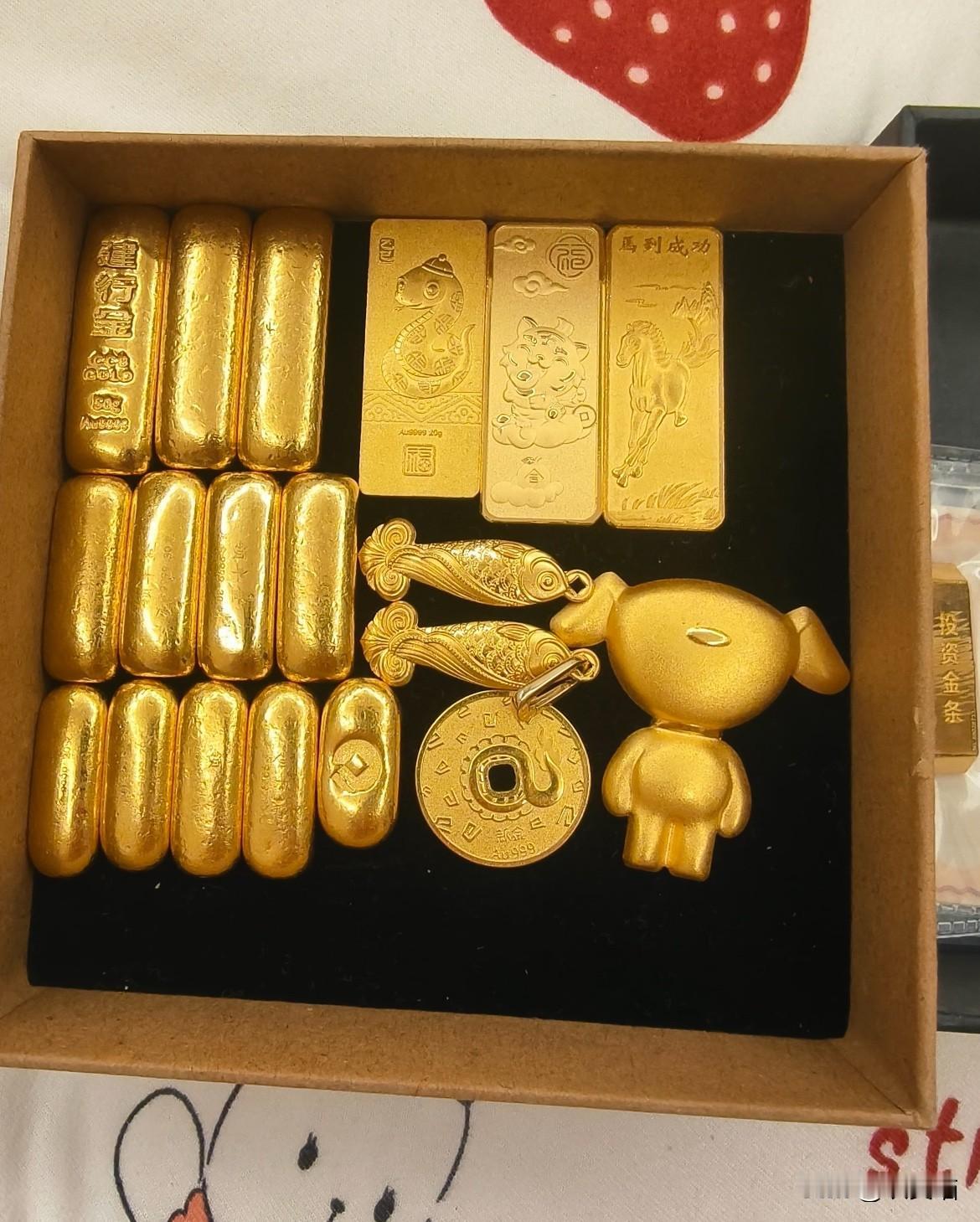 前天果断卖黄金的人，
现在估计偷着乐呢！
金价从周一的962高点回落，不少人趁着