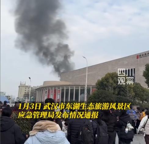 文化地标突燃大火，网友半月前的预警竟一语成谶！2026 年 1 月 3 日下午，