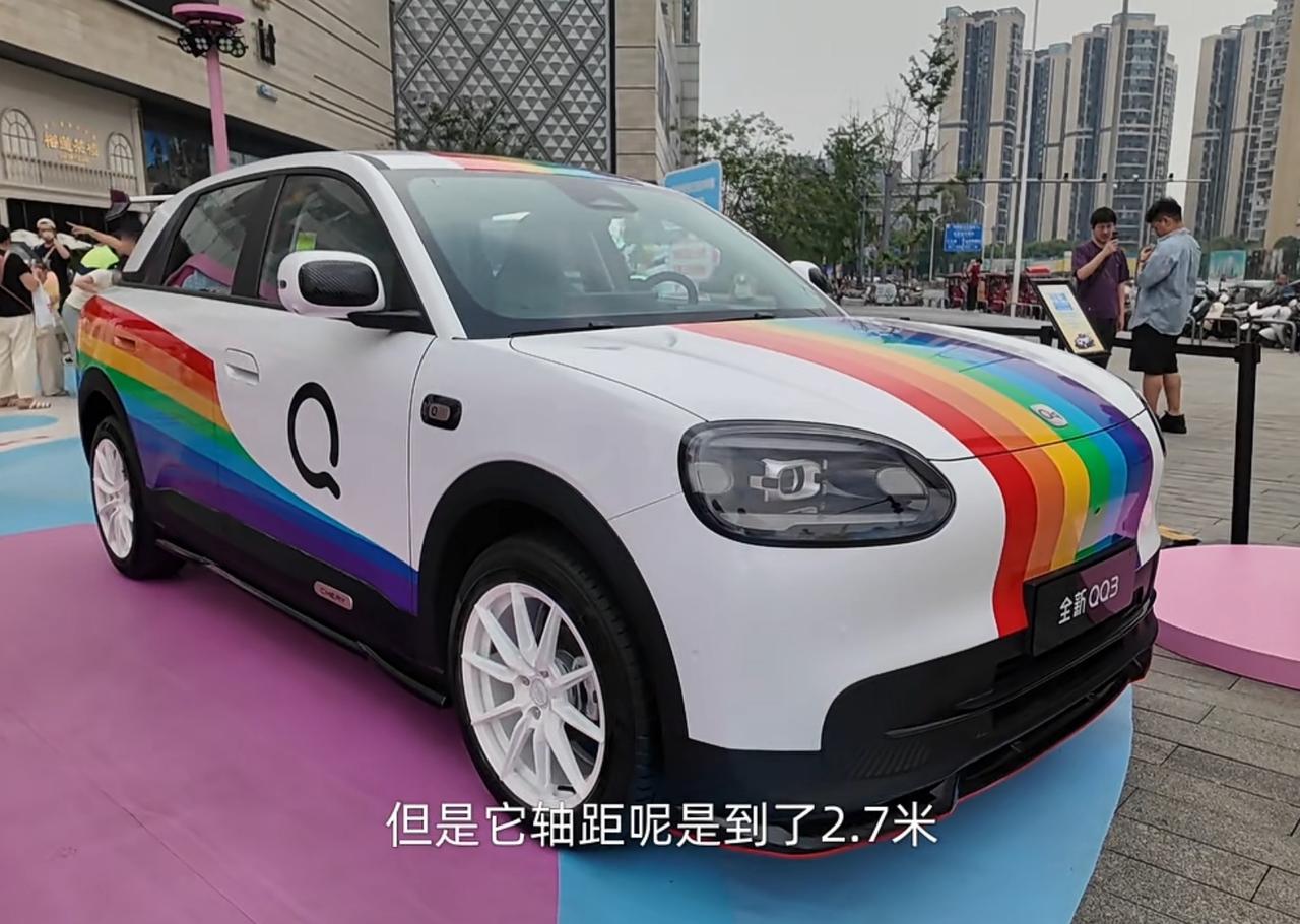 篮球运动员跨界汽车成为最近热点。前有姚明代言蔚来ES9，充分展示了车内宽大空间，