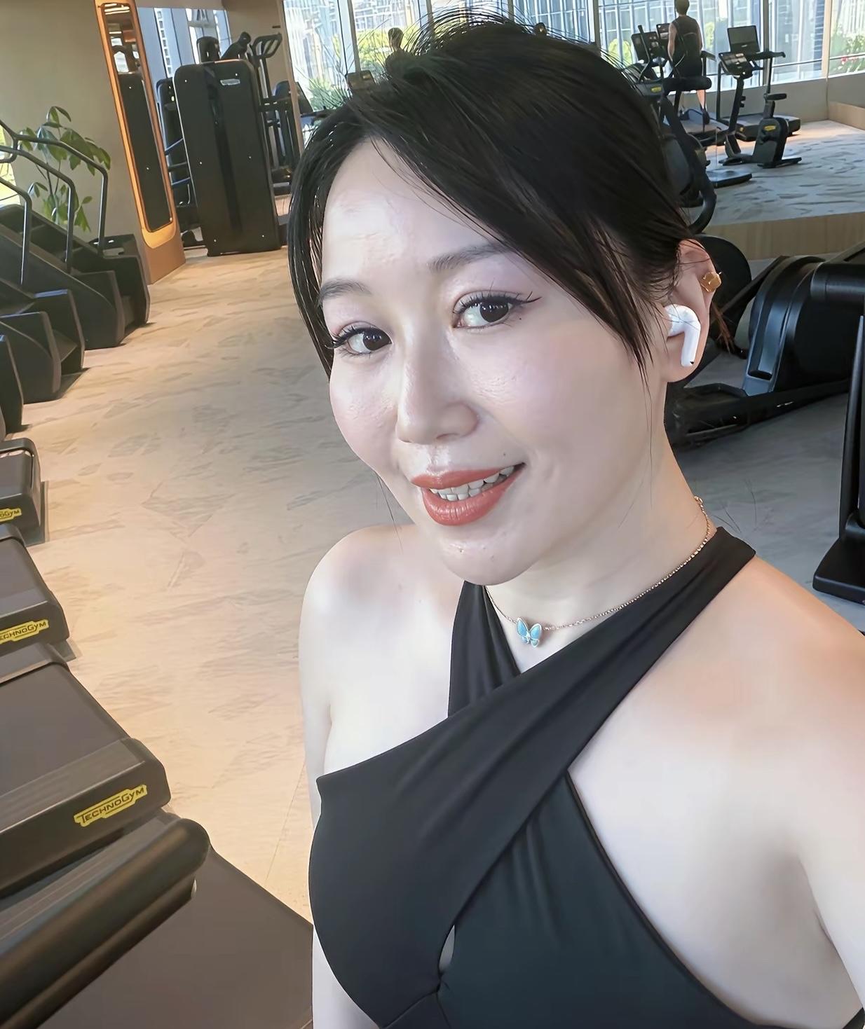 结婚这么多年，我就想问问所有女人，摸着良心说句实话：
如果有个男人不嫌你素颜、不