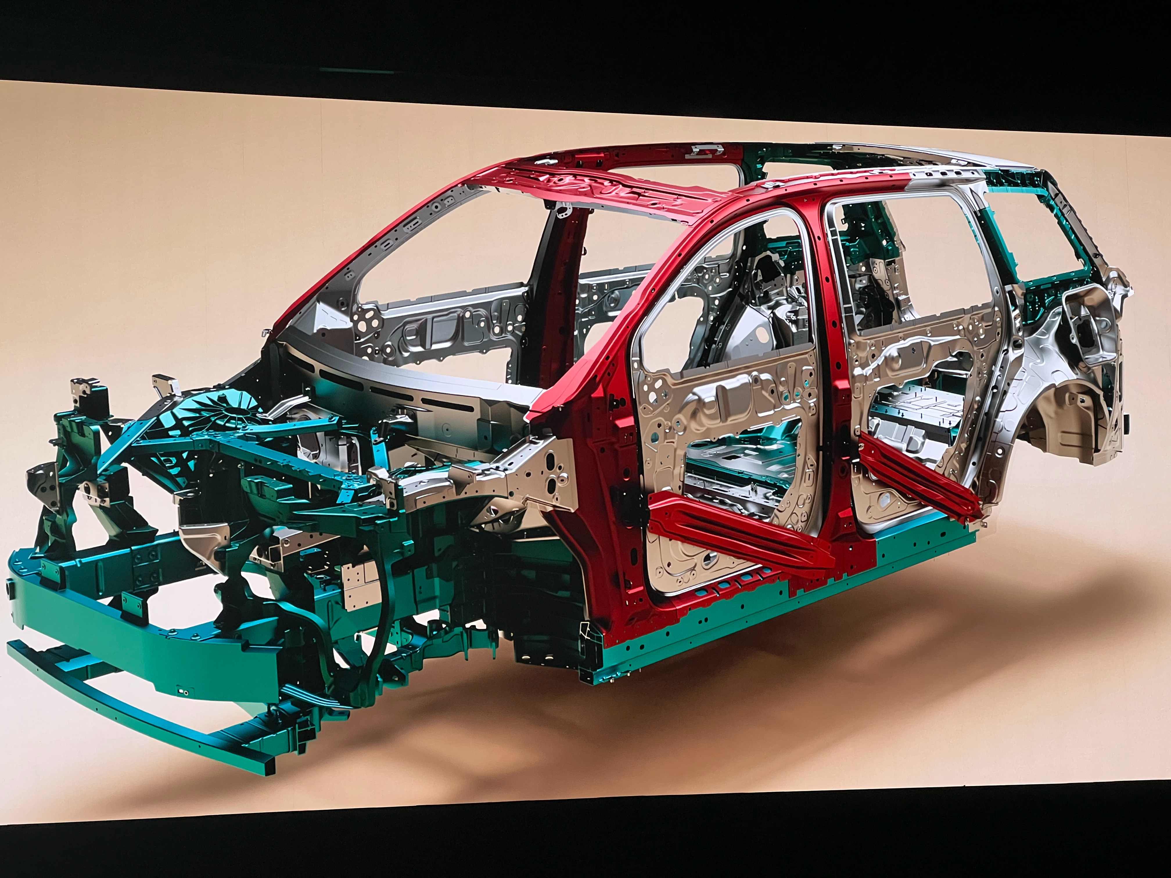 蔚来ES9看起来是ES8大哥，其实血缘关系并不大。ES9/ET9是NPD旗舰平台