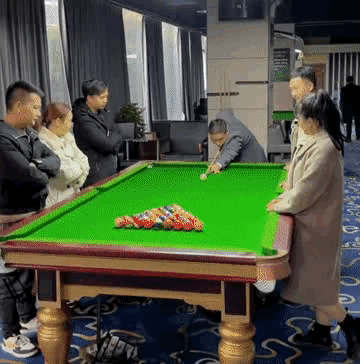 图一：实力不允许小伙低调，这么多人看着的情况下还一次性成功，不能说不厉害吧？
图