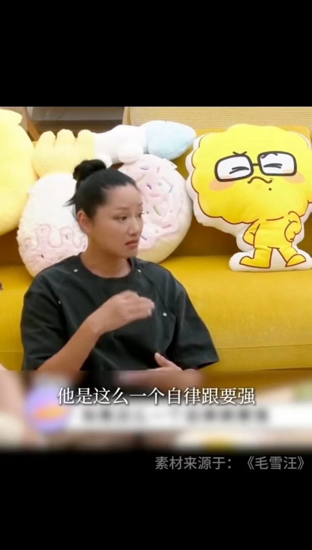 瞿颖一哭胡兵也哭了胡兵看到瞿颖哭想妈妈了成年人的情绪破防就在一瞬间，瞿颖红了眼眶