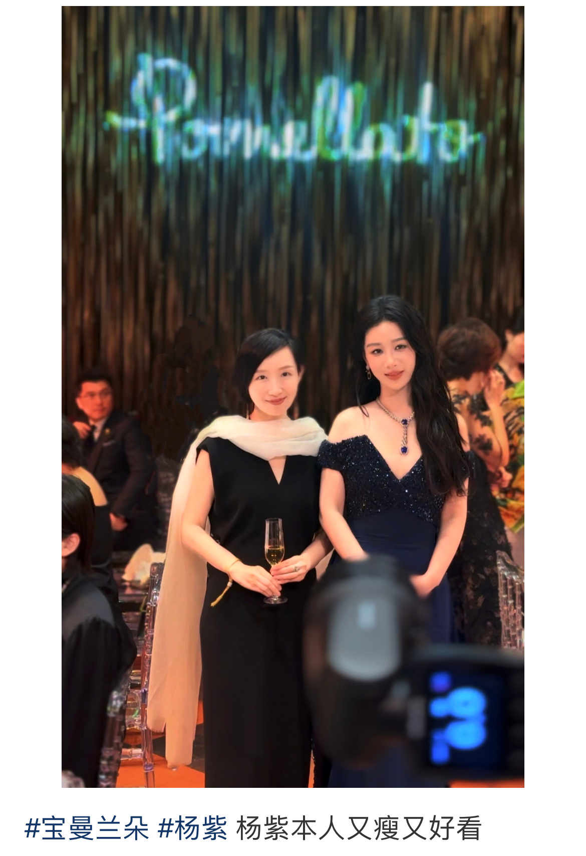 杨紫 [流鼻血]羡慕和杨紫一起合照[舔屏]“ 杨紫本人又瘦又好看” ​​​