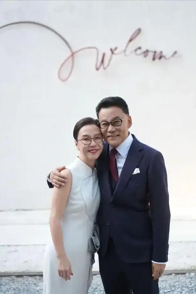李国庆还是有深度的，二婚没娶个二三十岁小媳妇！比范曾夫妇，王石夫妇，还有张纪中夫