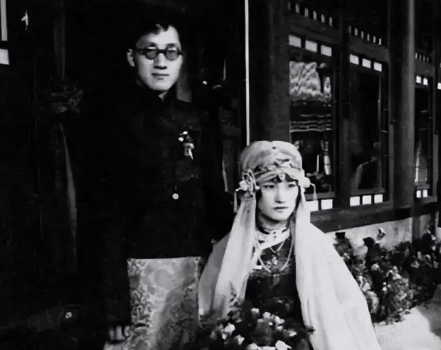 1920年，徐志摩被迫把妻子接到身边。他不喜欢妻子，却每晚都要同房。不久后，妻子