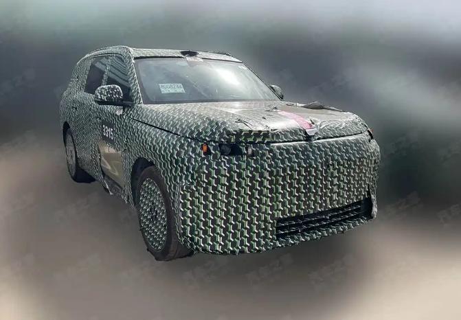零跑汽车曝光一款全新SUV，或名为c18？介于c16和d19之间，带智驾    