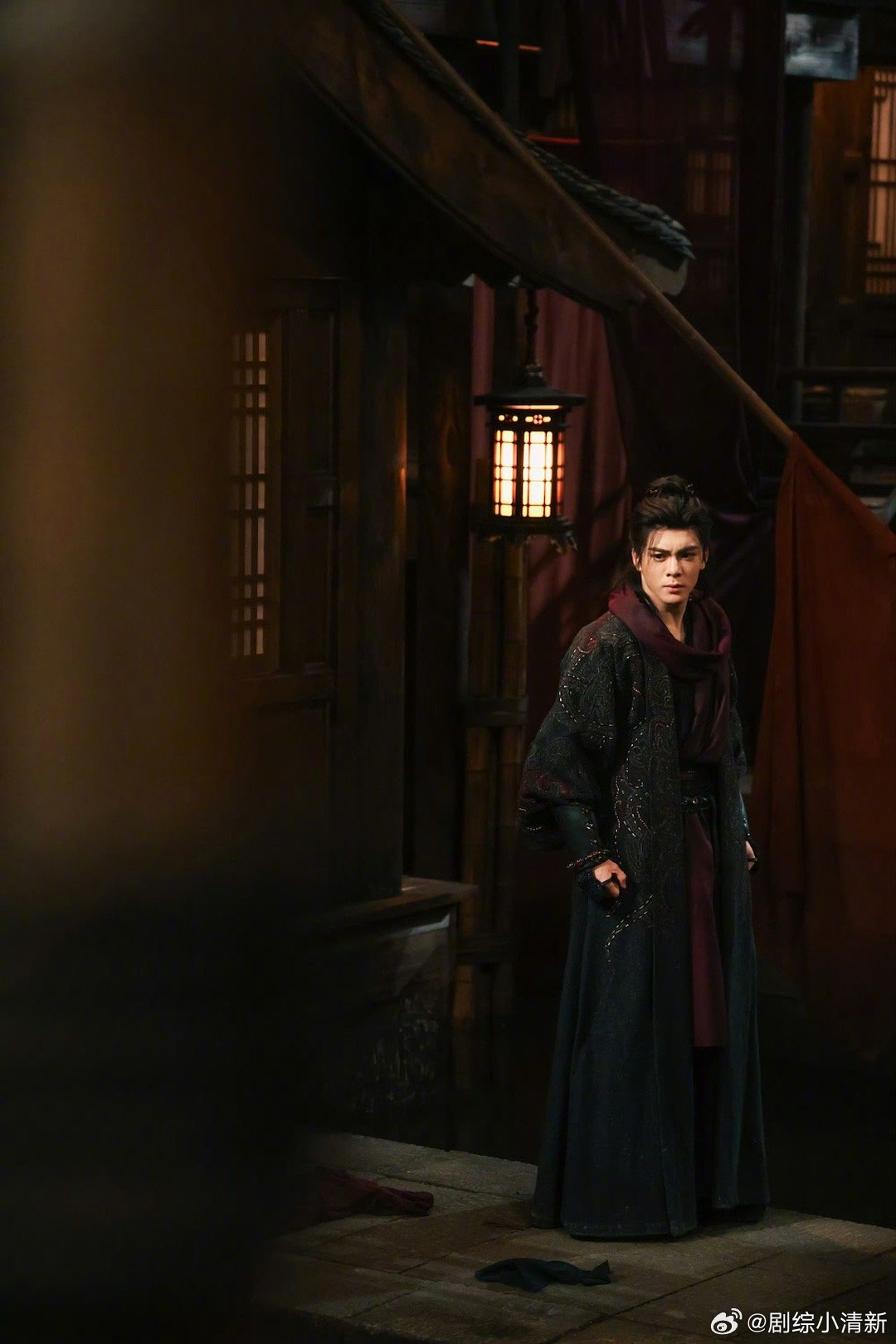 曾舜晞带娃人夫感等我小了也要曾舜晞这么抱 曾舜晞抱娃的画面真的太有氛围感了，温柔